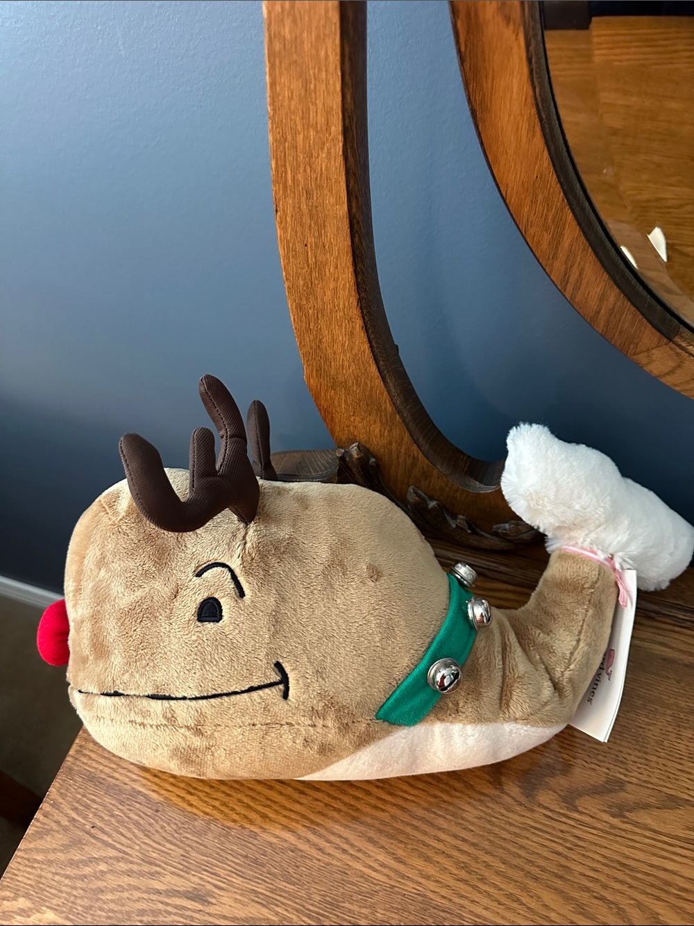 NWT Vineyard Vines Plush Reindeer Holiday Stuffy with Bells - Tan & Brown